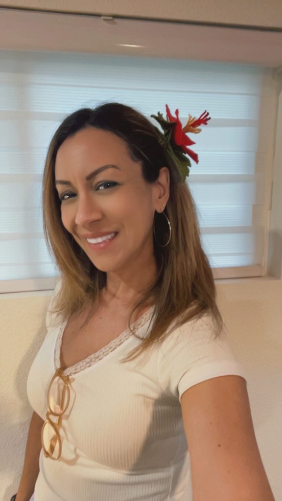 RedHibiscus HairClip - The Maga Flower